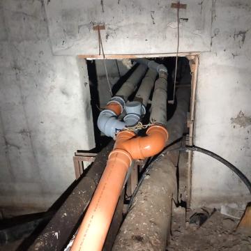 Inlocuire tevi canalizare bloc, Reparatii canalizare bloc, Reparatii conducte canalizare, Teava canalizare sparta